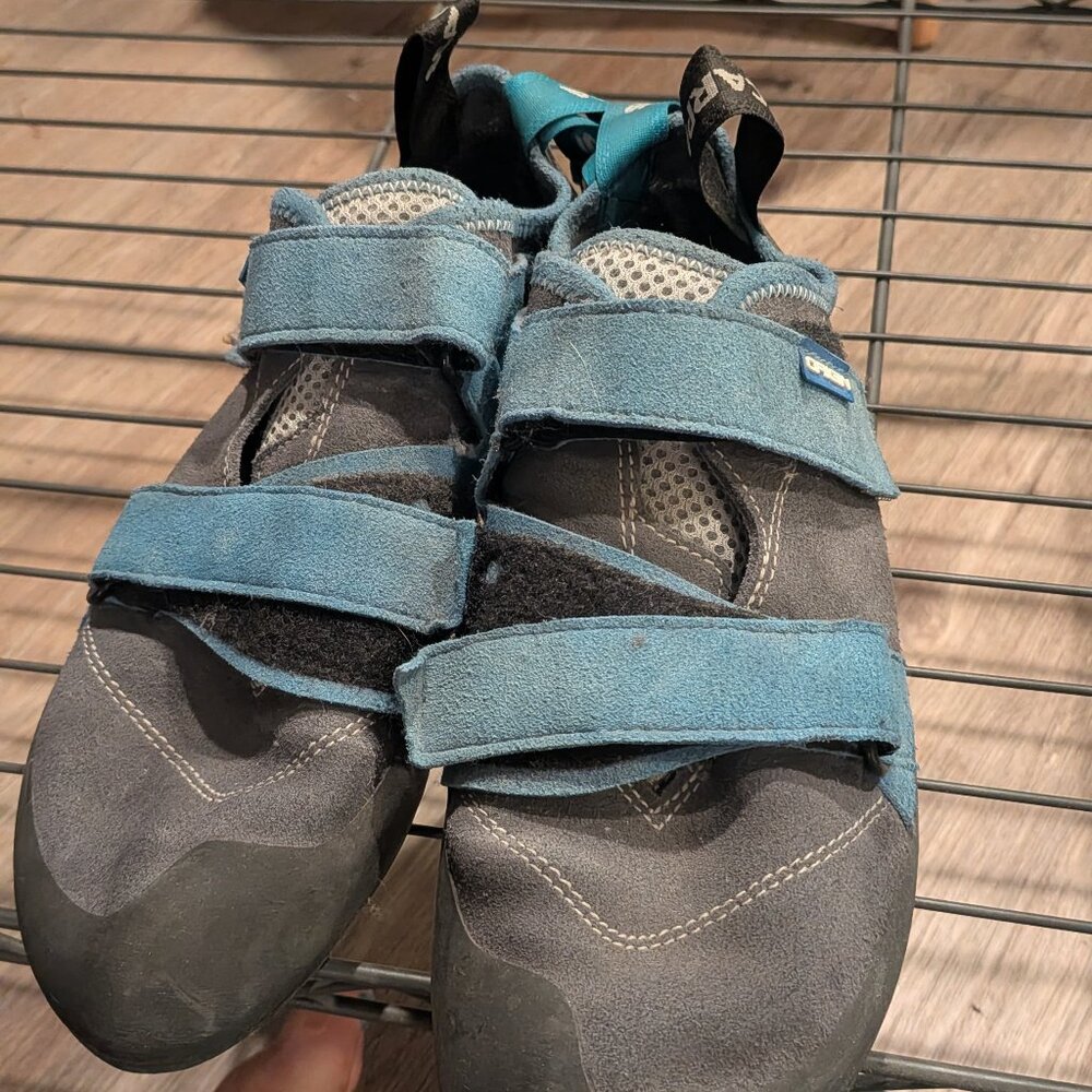 Scarpa men's climbing shoes - size 10